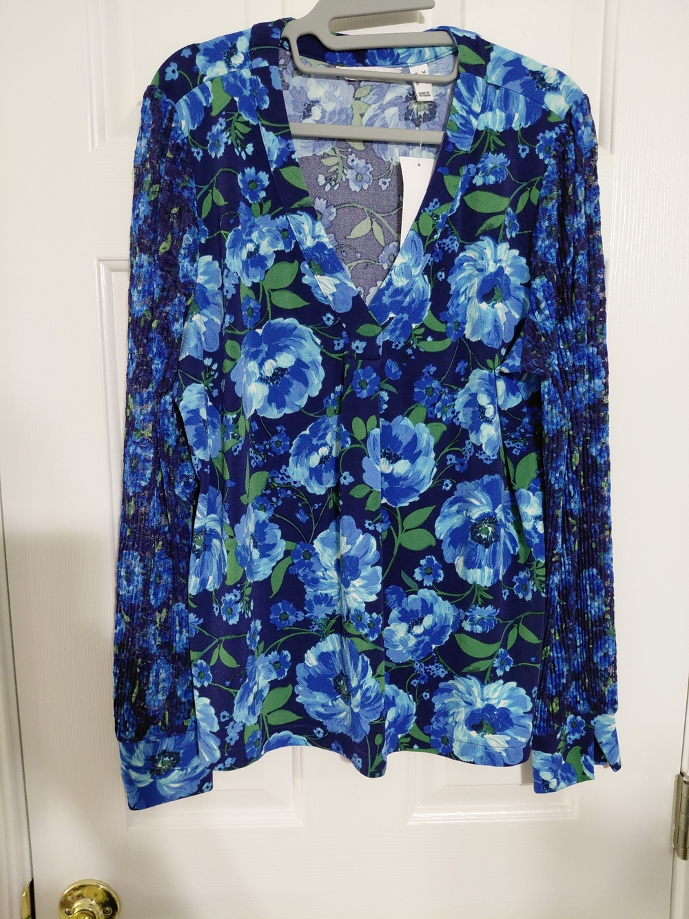 Isaac Mizrahi Navy and Blue Floral V‑Neck Long Sleeve Blouse